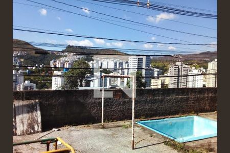 Casa à venda com 271m², 4 quartos e 4 vagas