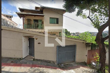 Casa à venda com 211m², 4 quartos e 2 vagas