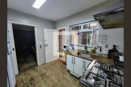 Casa à venda com 300m², 4 quartos e 3 vagas