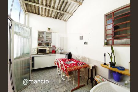 Casa à venda com 255m², 4 quartos e 2 vagas