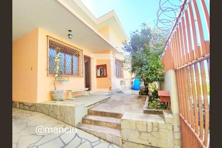 Casa à venda com 255m², 4 quartos e 2 vagas