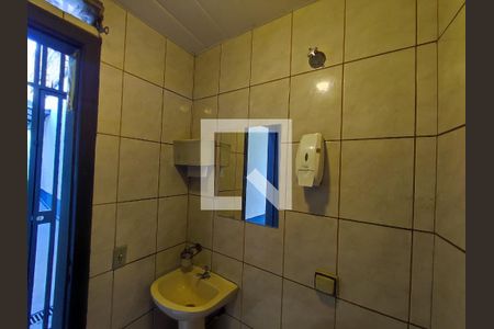 Casa à venda com 75m², 3 quartos e 2 vagas Casa à venda com 75m², 3 quartos e 2 vagasBanheiro de Serviço