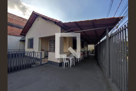 Casa à venda com 75m², 3 quartos e 2 vagas Casa à venda com 75m², 3 quartos e 2 vagasFachada