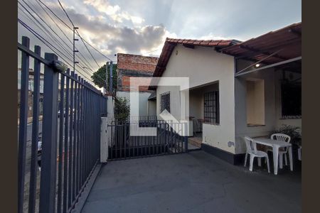 Casa à venda com 75m², 3 quartos e 2 vagas Casa à venda com 75m², 3 quartos e 2 vagasFachada