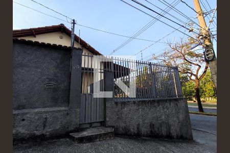 Casa à venda com 75m², 3 quartos e 2 vagas Casa à venda com 75m², 3 quartos e 2 vagasFachada