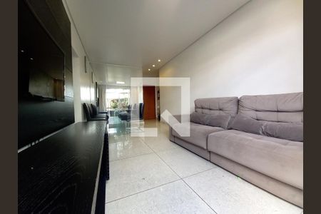 Apartamento à venda com 3 quartos, 153m² em Heliópolis, Belo Horizonte