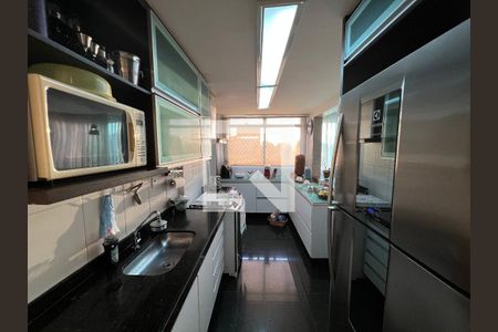 Apartamento à venda com 3 quartos, 170m² em Sagrada Família, Belo Horizonte