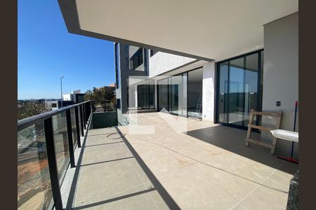 Casa à venda com 354m², 4 quartos e 8 vagas