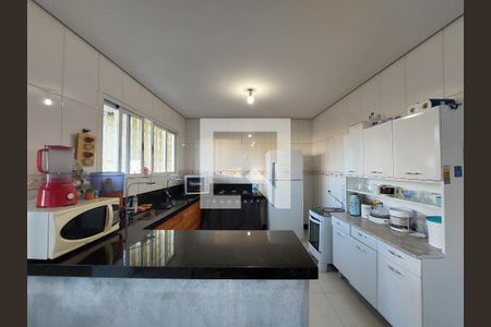 Casa à venda com 4 quartos, 350m² em Planalto, Belo Horizonte