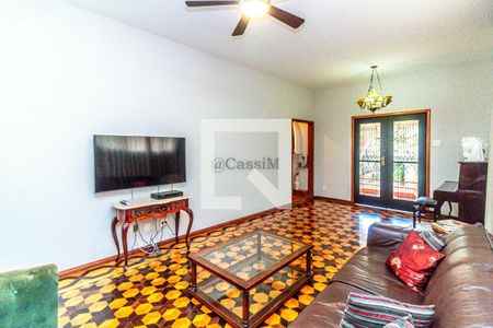 Casa para alugar com 5 quartos, 266m² em Sagrada Família, Belo Horizonte