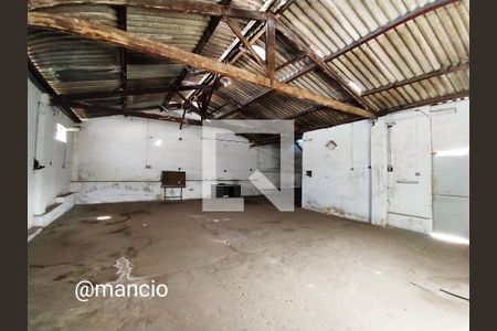 Casa à venda com 100m², 2 quartos e 6 vagas