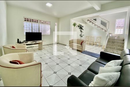 Casa à venda com 4 quartos, 374m² em Floramar, Belo Horizonte