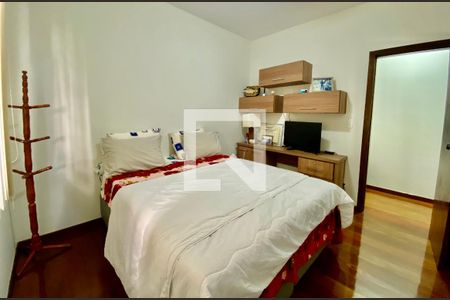 Casa à venda com 4 quartos, 374m² em Floramar, Belo Horizonte