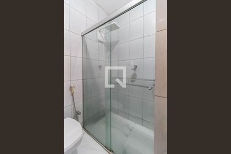 Casa à venda com 107m², 3 quartos e 10 vagas Casa à venda com 107m², 3 quartos e 10 vagasBanheiro social