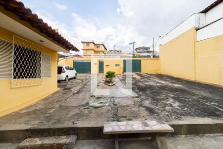 Casa à venda com 107m², 3 quartos e 10 vagas Casa à venda com 107m², 3 quartos e 10 vagasQuintal