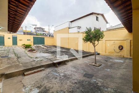 Casa à venda com 107m², 3 quartos e 10 vagas Casa à venda com 107m², 3 quartos e 10 vagasQuintal