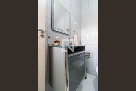 Casa à venda com 107m², 3 quartos e 10 vagas Casa à venda com 107m², 3 quartos e 10 vagasBanheiro social