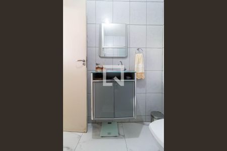 Casa à venda com 107m², 3 quartos e 10 vagas Casa à venda com 107m², 3 quartos e 10 vagasBanheiro social