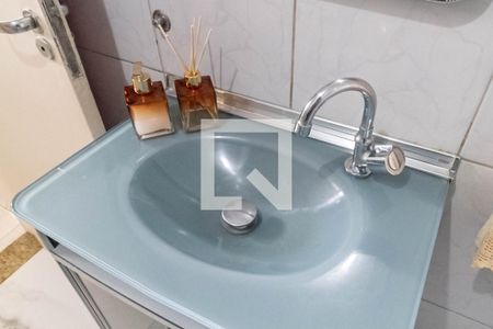 Casa à venda com 107m², 3 quartos e 10 vagas Casa à venda com 107m², 3 quartos e 10 vagasBanheiro social