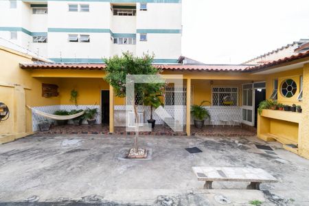Casa à venda com 107m², 3 quartos e 10 vagas Casa à venda com 107m², 3 quartos e 10 vagasVaranda