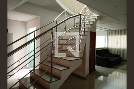 Casa para alugar com 3 quartos, 215m² em Novo Eldorado, Contagem
