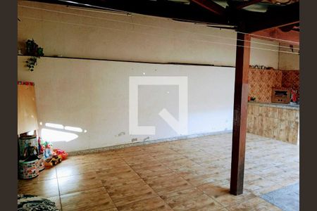 Casa à venda com 215m², 3 quartos e 4 vagas