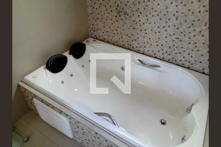 Casa à venda com 215m², 3 quartos e 4 vagas