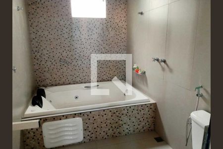 Casa à venda com 215m², 3 quartos e 4 vagas