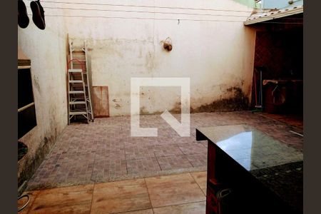 Casa à venda com 215m², 3 quartos e 4 vagas