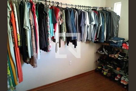 Casa à venda com 215m², 3 quartos e 4 vagas