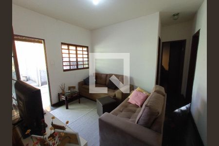 Casa à venda com 4 quartos, 340m² em Monte Castelo, Contagem
