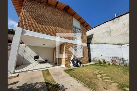 Casa à venda com 108m², 4 quartos e 3 vagas