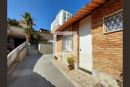 Casa à venda com 108m², 4 quartos e 3 vagas