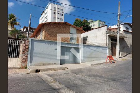 Casa à venda com 108m², 4 quartos e 3 vagas