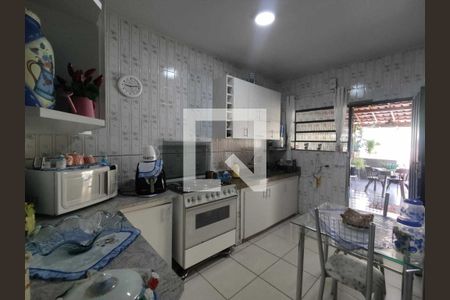 Casa à venda com 227m², 4 quartos e 4 vagas