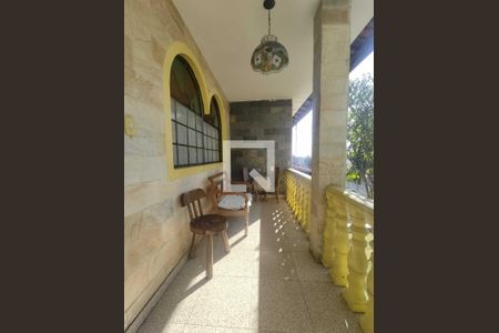 Casa à venda com 227m², 4 quartos e 4 vagas