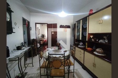 Casa à venda com 227m², 4 quartos e 4 vagas