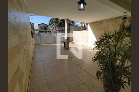 Casa à venda com 227m², 4 quartos e 4 vagas