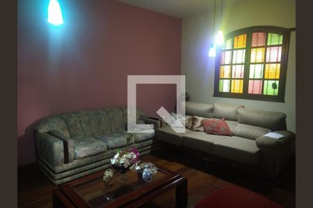 Casa à venda com 3 quartos, 280m² em Camargos, Belo Horizonte