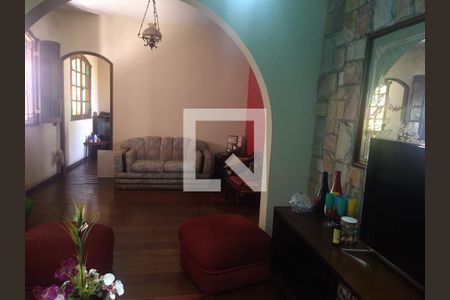 Casa à venda com 3 quartos, 280m² em Camargos, Belo Horizonte