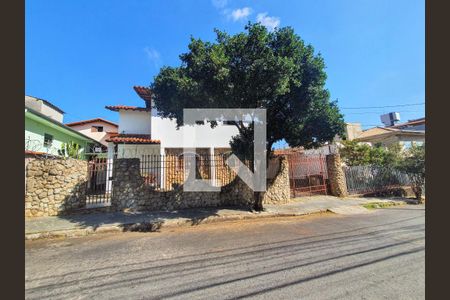 Casa à venda com 172m², 4 quartos e 2 vagas