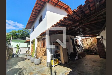 Casa à venda com 172m², 4 quartos e 2 vagas