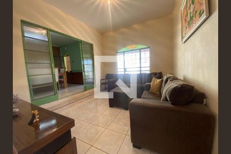 Casa à venda com 3 quartos, 370m² em Copacabana, Belo Horizonte