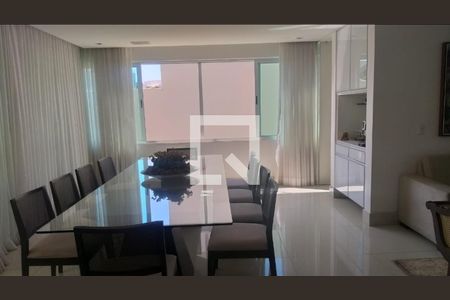 Casa de condomínio à venda com 473m², 5 quartos e 6 vagas