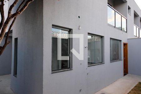 Casa à venda com 78m², 2 quartos e 1 vaga Casa à venda com 78m², 2 quartos e 1 vagaárea externa