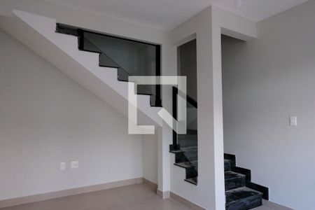 Sala de casa à venda com 2 quartos, 78m² em Ipiranga, Belo Horizonte