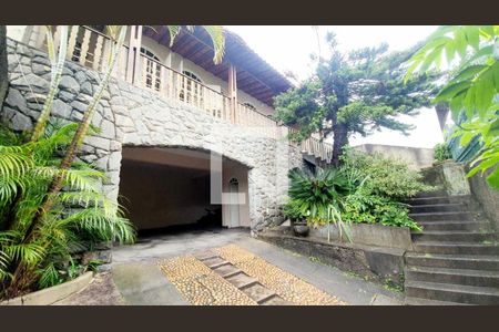 Casa à venda com 282m², 4 quartos e 5 vagas