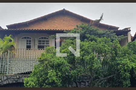 Casa à venda com 282m², 4 quartos e 5 vagas