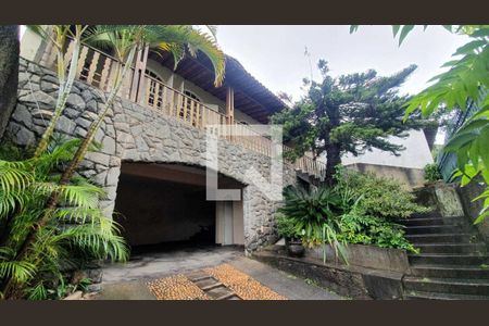 Casa à venda com 282m², 4 quartos e 5 vagas