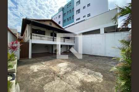 Casa à venda com 374m², 4 quartos e 7 vagas